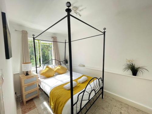 Earl's Court House | Earls Court 1BR with Lovely Garden View