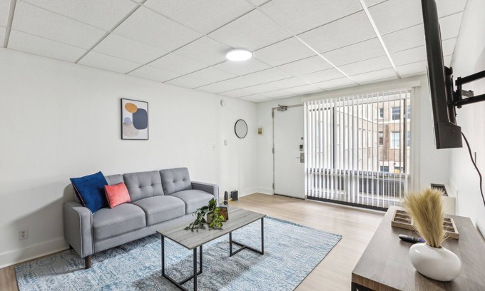 Central Business District Apartment | East 116 I Corporate 1Bd Suite in Rochester I Gym