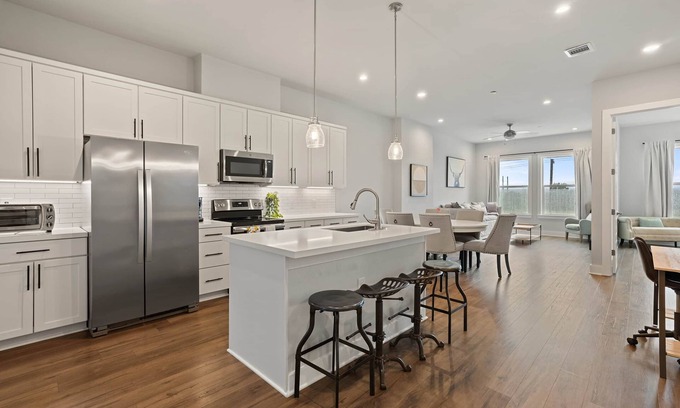 MLK House | East Austin Weird- 2bd/2 bath, sleeps 6