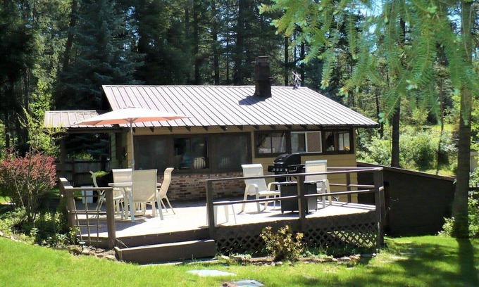 Deer Park Cabin | East Deer Lake waterfront cabin with sandy beach and large dock
