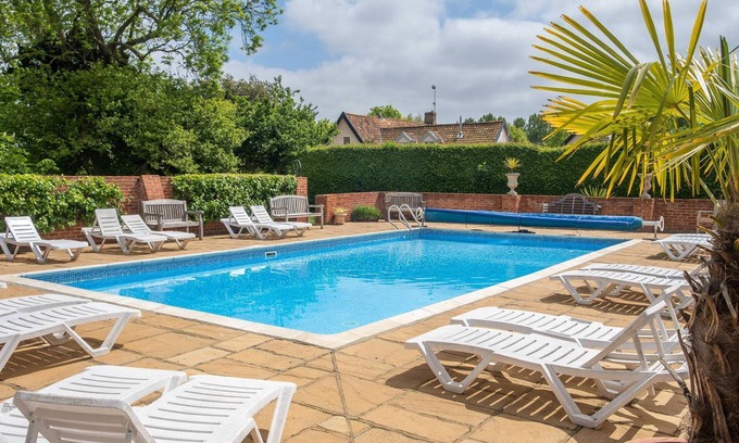 Saxmundham Cottage | East Green Farm Cottages - The Old Stables - sleeps 6 guests in 3 bedrooms