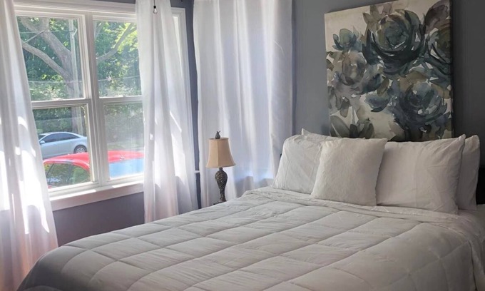 Belleville House | East Hill Retreat