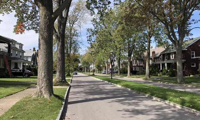 Niagara Falls House | East Orchard - One Block From the River
