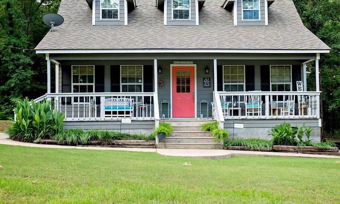 Murchison House | East Texas Hideaway-close to Canton and the lake