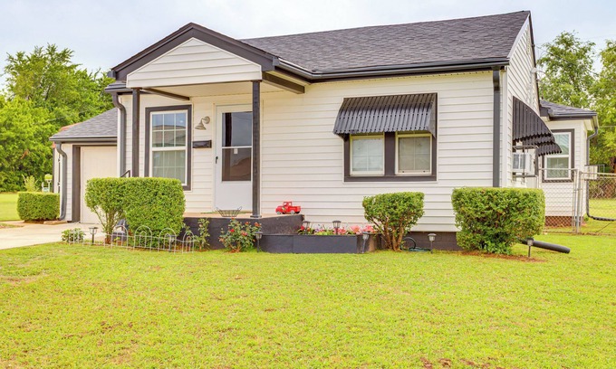 Central Oklahoma City House | Eastside OKC Hideaway: Yard, 1 Mi to State Capitol