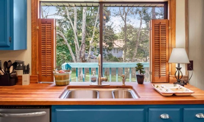 Madison House | Eastview Drive Jolly Green Giant