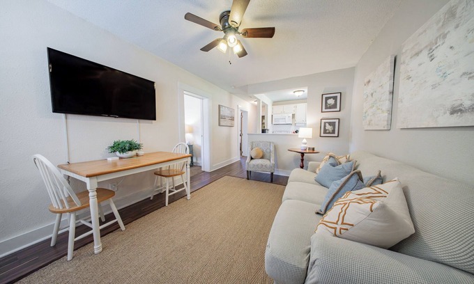 Mobile Apartment | Easy Living in Midtown – 22A