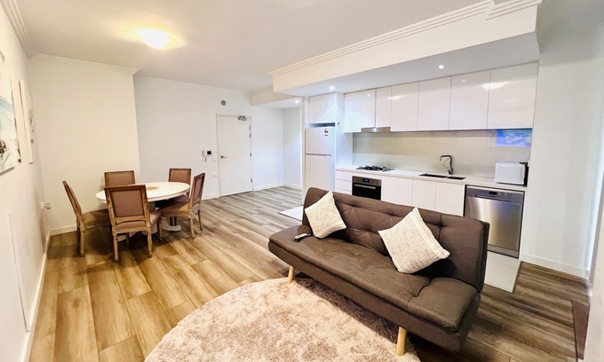 Turrella Apartment | Easy to get into The city and airport by train, self check in and private entry