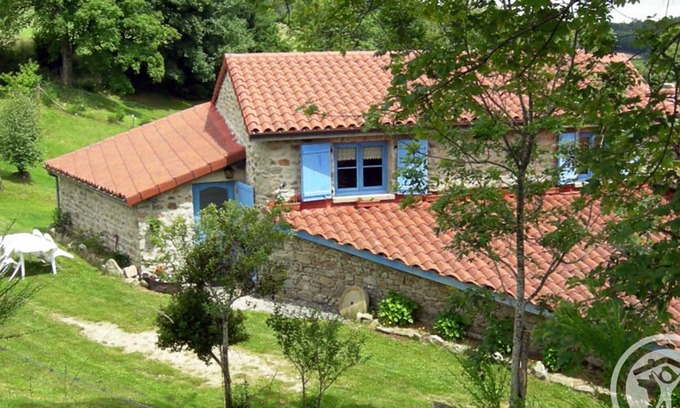 Chalmazel-Jeansagniere Cottage | Eco-friendly gite in Chalmazel, ideal for 6, near ski slopes