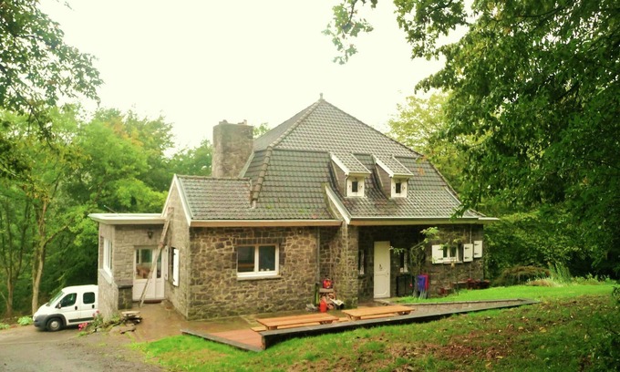 Falaen House | Eco Hilltop Home in Falaën
