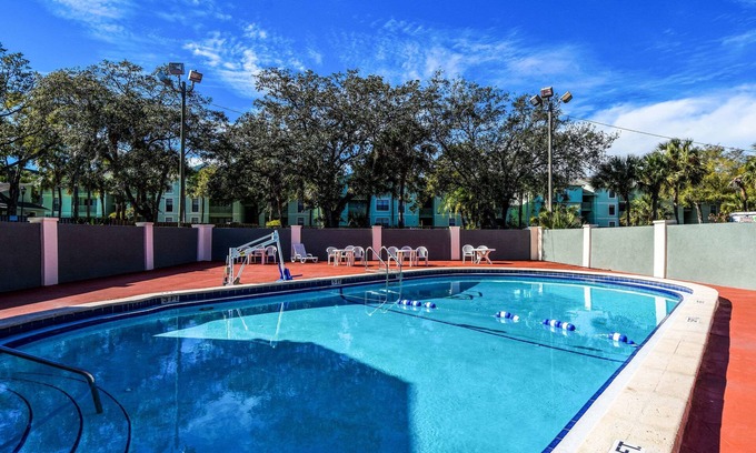 Temple Crest Hotel | Econo Lodge Busch Gardens