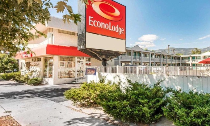 Central Colorado Springs Cabin | Econo Lodge Colorado Springs Downtown