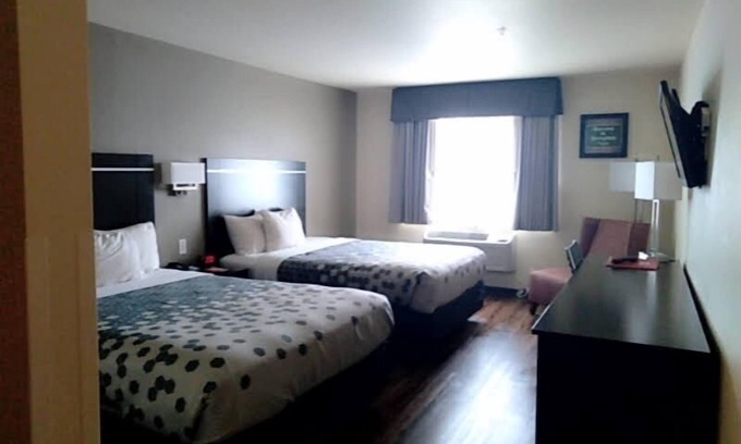 Springfield Hotel | Econo Lodge Inn & Suites Springfield Main Street