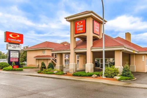 South Lethbridge Hotel | Econo Lodge Inn & Suites