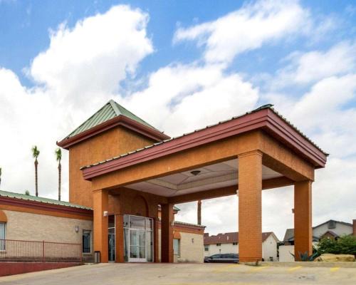 Eagle Pass Hotel | Econo Lodge Inn & Suites Eagle Pass