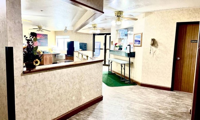 Oacoma Hotel | Econo Lodge Oacoma - Chamberlain West