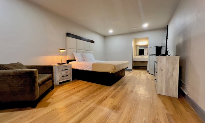 Tulsa Hotel | Economy Inn and Suites