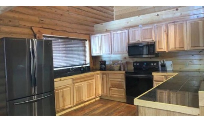 Last Chance Cabin | Economy Lodge Room - 2 Double-sized Beds