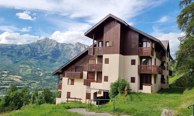 Saint-Leger-les-Melezes Apartment | Ecrins National Park, Hautes Alpes, attractive 30m² fully-equipped apartment up for grabs
