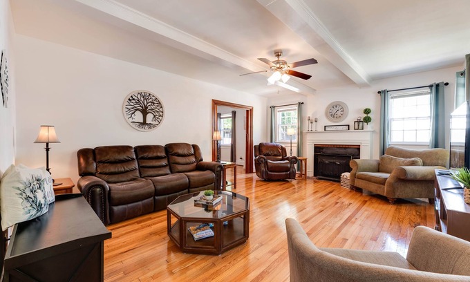 Greenville House | ECU Stadium & Stallings Stadium are walking distance from this charming home