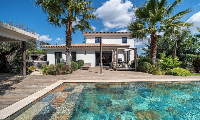 Le Muy House | Eden Balinais Jacuzzi and pool