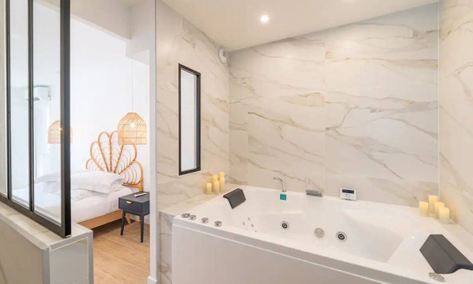 Jean-Medecin Apartment | Eden Flat Jacuzzi Massena Nice