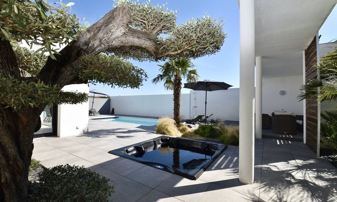 Saint-Palais-sur-Mer House | EDEN ROC- Standing House- Sleeps 10