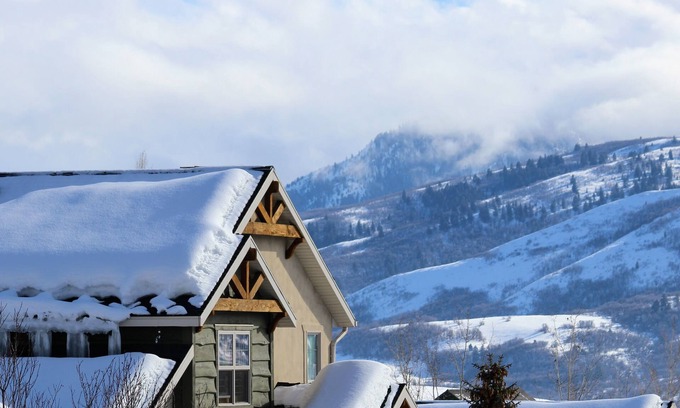 Wolf Creek Apartment | Eden Studio Suite minutes to Powder Mountain, Snowbasin & Nordic Valley