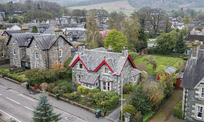 Aberfeldy House | EDENGROVE, pet friendly, with open fire in Aberfeldy