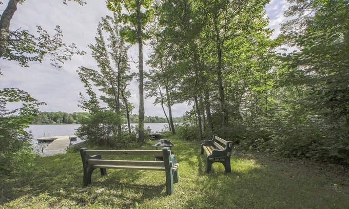 Austin Ski Chalet | Edge of Peasley Lake - Monthly - Apogée