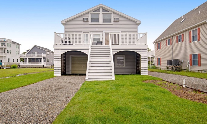 Edgewater Acres House | Edgewater Acres waterfront home with dock, bay access, & outdoor dining