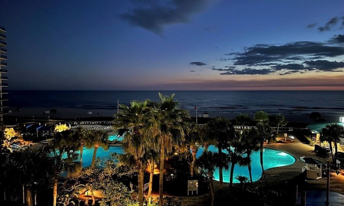 Panama City Beach Hotel | Edgewater Beach Resort Water front 2/2 . Low floor . Great view. Super Clean!