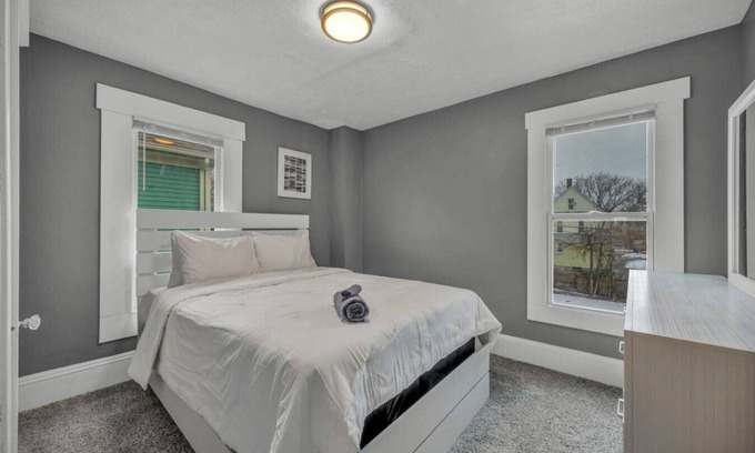Detroit - Shoreway House | Edgewater Beach Haven - Night Shift Nest Room