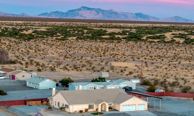 Pahrump Apartment | Edit P21070 - Katie Ln @ Pahrump