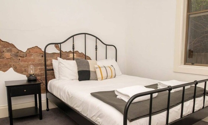 Orange House | Edward Cottage - Trendy East Orange, Close to CBD