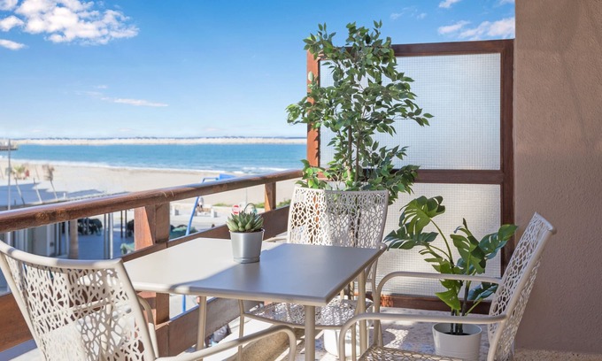 Rethymno Apartment | Effie's Cozy beach front Apartment