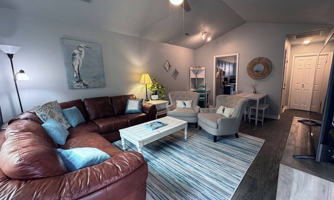 Murrells Inlet House | Egret's Cove-Free BEACH pass, near golfing and marina, walk to restaurants!