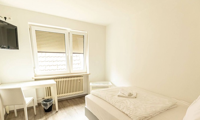 Hollfeld House | Einzelzimmer mit Großem Bett - Zi. 3 - Gasthof Schrenker