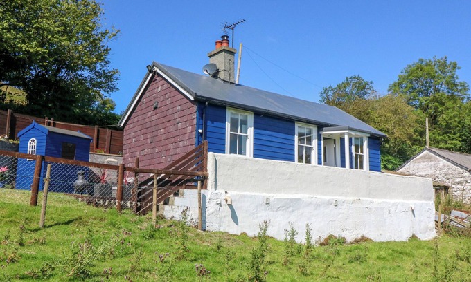 Abergele Cottage | EIRIANFA, romantic, character holiday cottage in Llanrwst