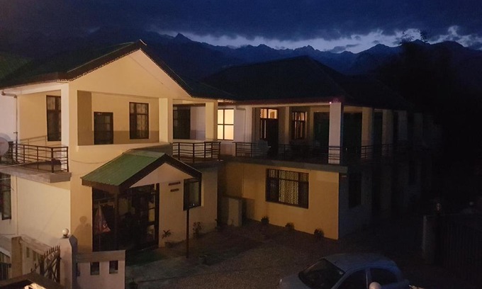 Palampur Bed & Breakfast | EKAANT HOMES (DHOULADHAR SUITE)