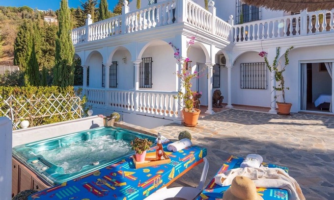 Sayalonga Villa | El Arco Iris de la Montana Sayalonga by Ruralidays