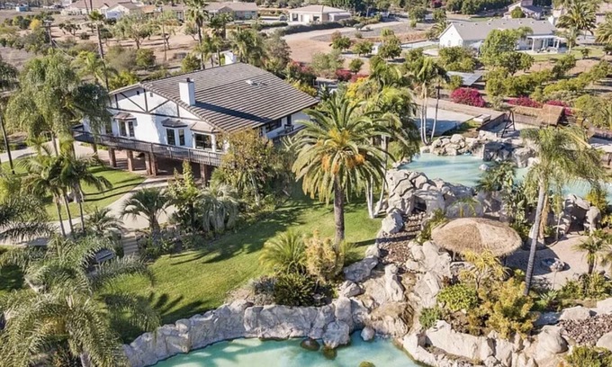 Valley Center House | *EL PARAISO* Resort like house w/Floating River