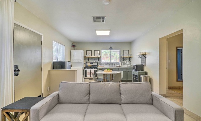 El Paso Apartment | El Paso Cottage - Walk to UMC & Texas Tech!