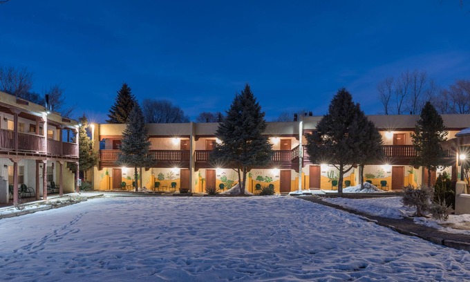Taos Hotel | El Pueblo Lodge