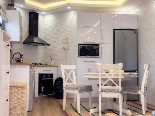 Al Rehab Apartment | El Rehab Cozy hideout khan with garden oasis and king bed
