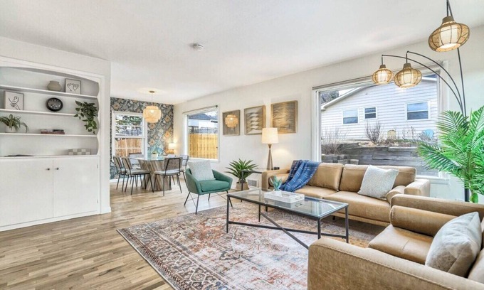 Broadmoor House | El Sereno Ascent! Pet-Friendly Executive Home