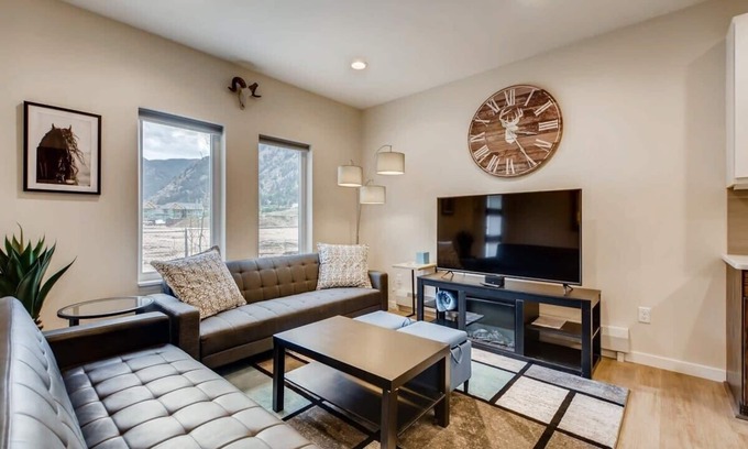 Georgetown House | Elbert's Escape/Sleeps 8/Lakefront Views, New Floors