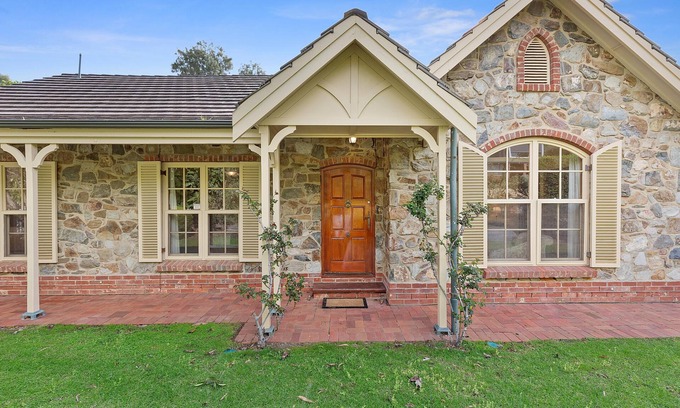 Carrickalinga House | Elcott House ~ Carrickalinga - Charming Country Haven Metres from the Surf