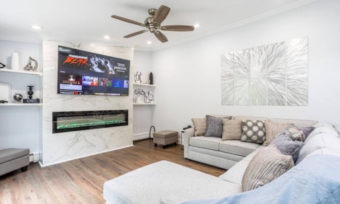Huntington Station Apartment | Elegance @ Huntington | Spacious Family Apt | Yard