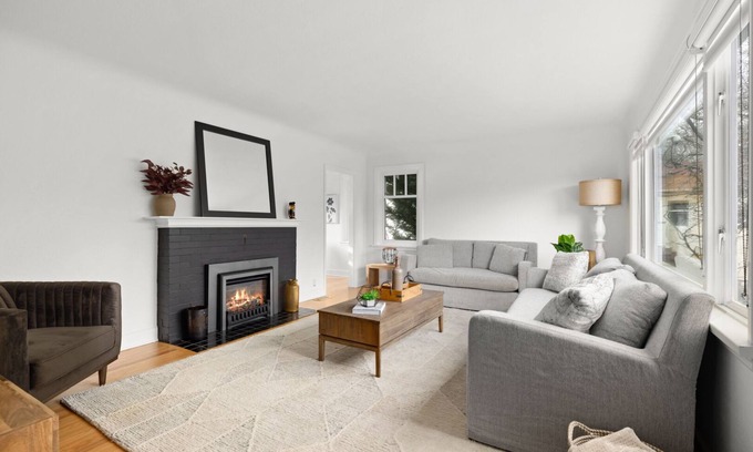 South Oak Bay House | Elegance on Central